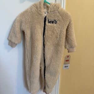 NWT Levi’s Fuzzy Hoodie Zipper Onesie NWT baby 9 months